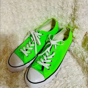 Converse Tennis 🎾 Shoe in Florescent Green  - size Men 9.5/ Women 11